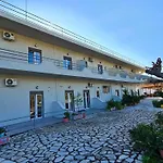 Apartament Amarandos - & *